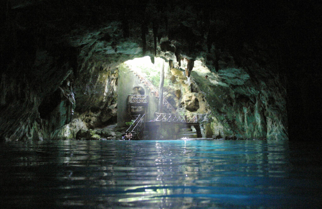 cenotes-de-yucatan-flickr-roberto-martinez-1536x999